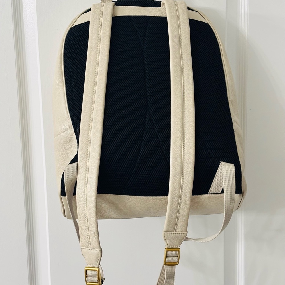 Gucci Off White Leather Logo Print Backpack - Picture 4 of 16